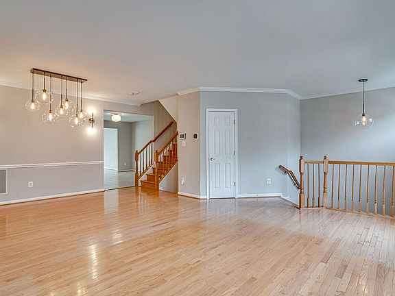5th image of 5588 Governors Pond Cir