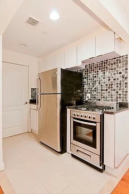 Rented by Perry Associates NYC Inc | media 7