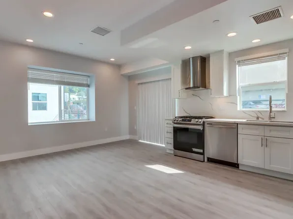 Rezko - E Street, 2788-2792 2796th St #2796, San Diego, CA 92102