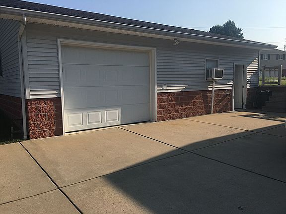 2nd image of 23 Oak Crest Dr