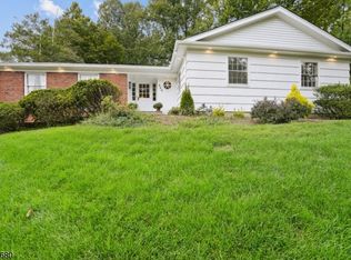 996 Chimney Ridge Dr, Mountainside, NJ 07092