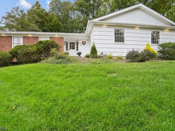 996 Chimney Ridge Dr, Mountainside Boro, NJ 07081