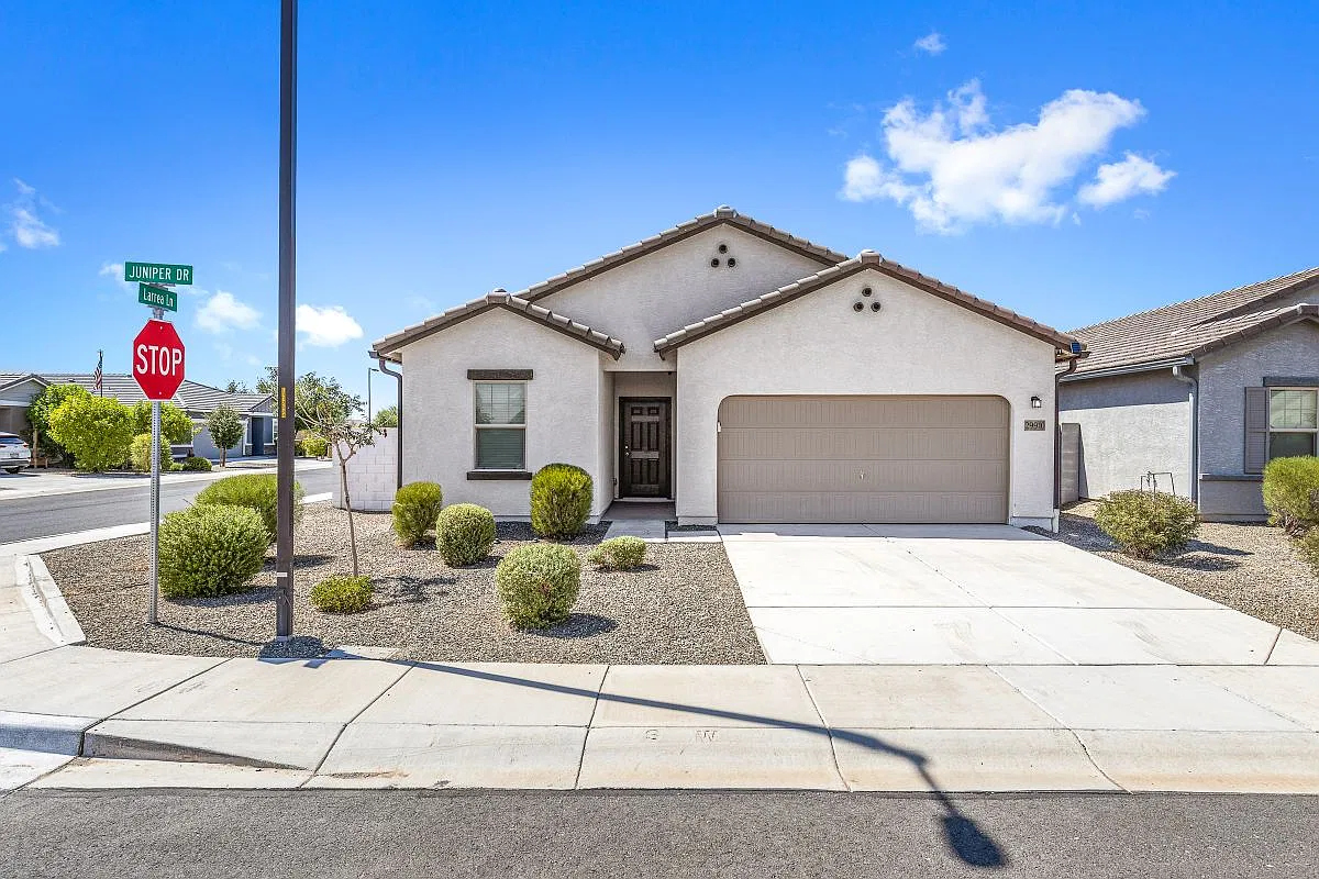 4 bed, 3.0 bath, 1914 sqft, $2,200 — Photo 2