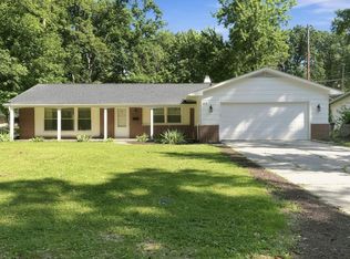 4111 Woodstock Dr, Fort Wayne, IN 46815