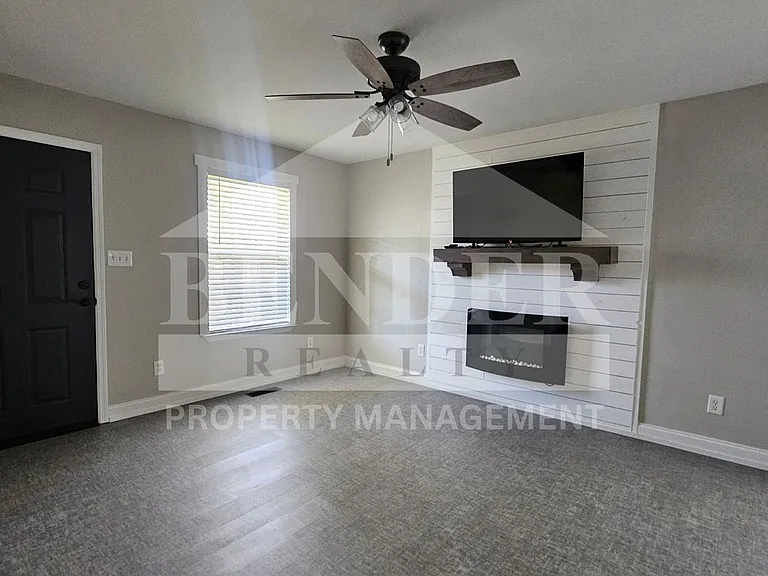 1320 Highland Ave NW — Photo 2