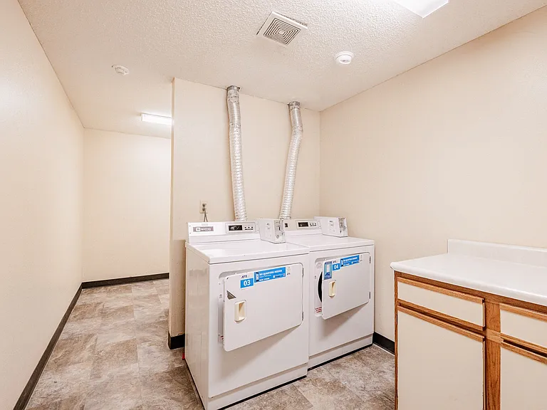 Cambridge Apartments — Photo 11