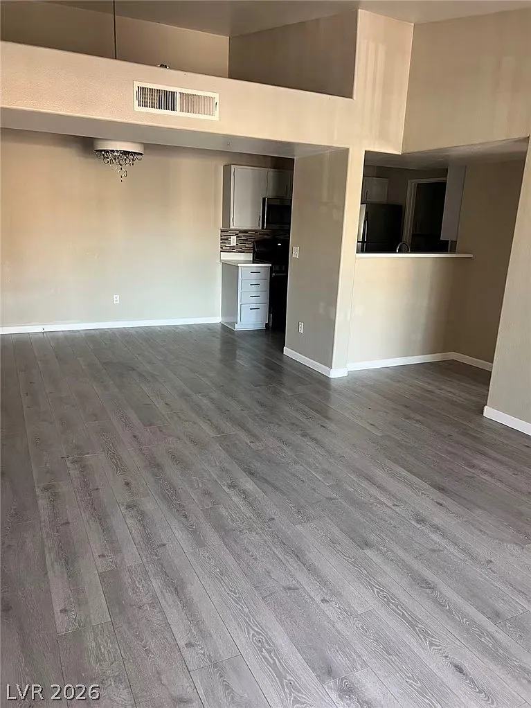 2 bed, 2.0 bath, 934 sqft, $1,350 — Photo 3