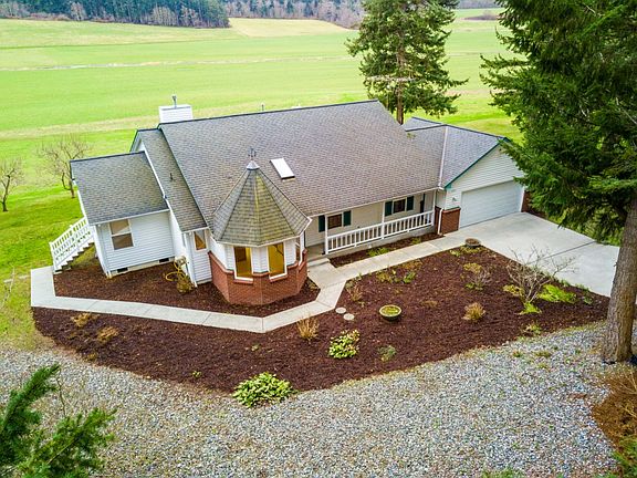 3rd image of 2426 Moss Ln