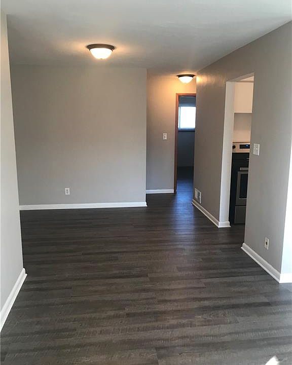 2nd image of 3069 Southdale Dr