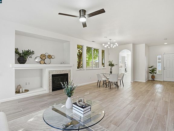 5th image of 106 Lookout Ct