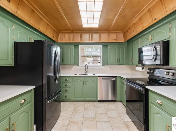 1209 E Franklin St, Clinton, MO 64735