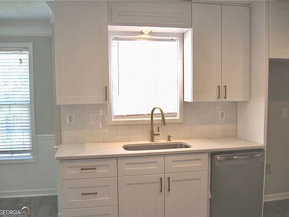 5th image of 2225 Blue Ridge Ln