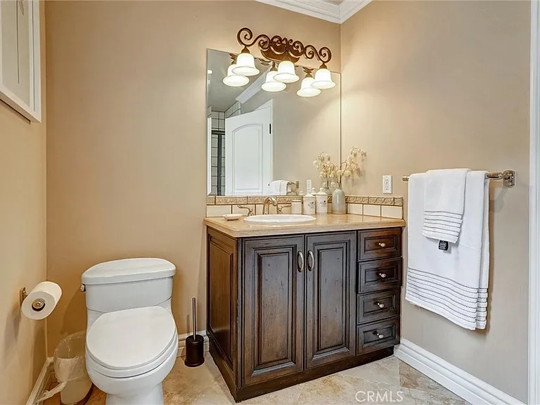 4751 Topeka Dr — Photo 50