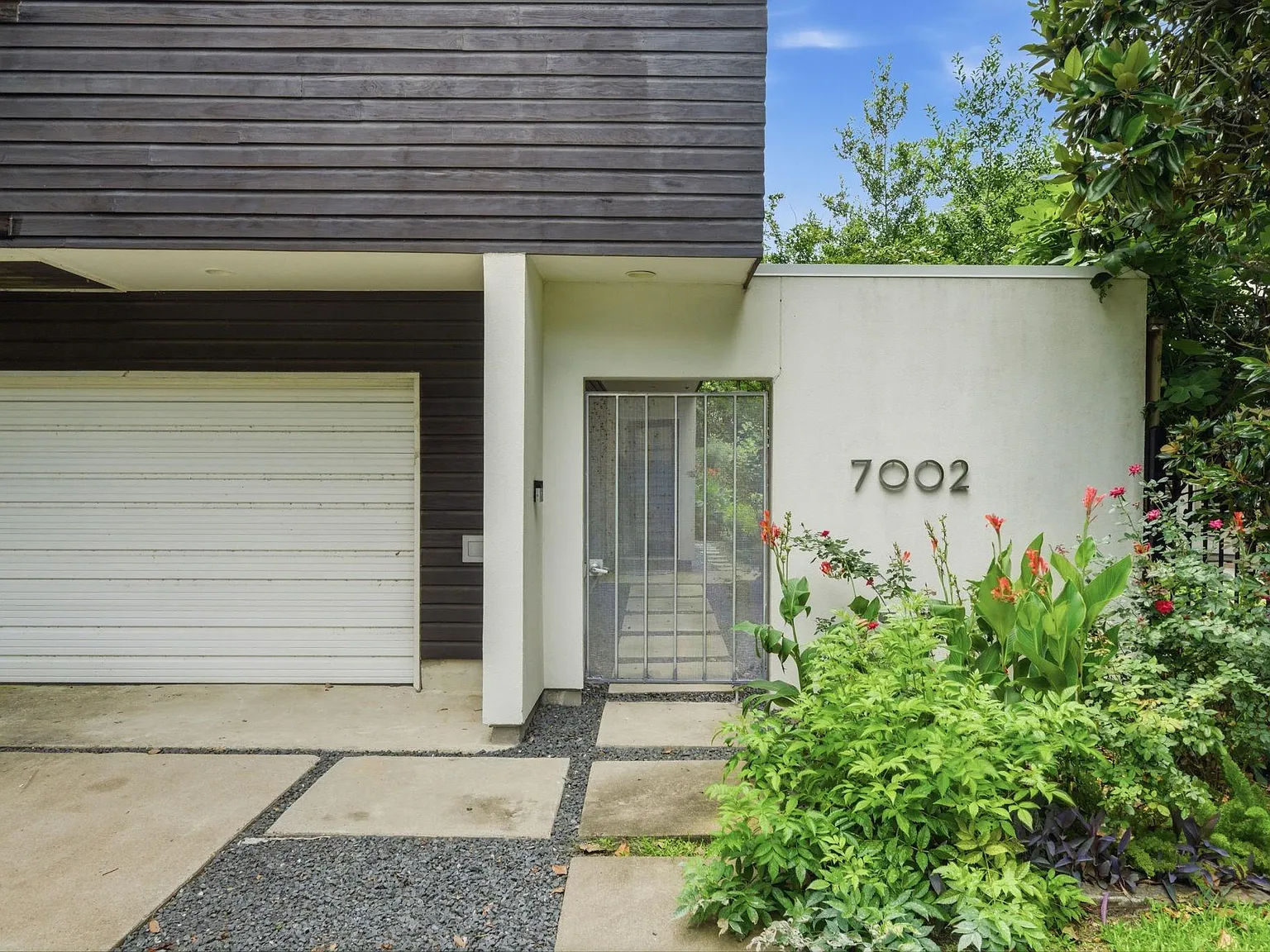 4 bed, 5.0 bath, 3367 sqft, $5,999 — Photo 4