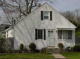 21 Hoffman Ave, Cranston, RI 02920