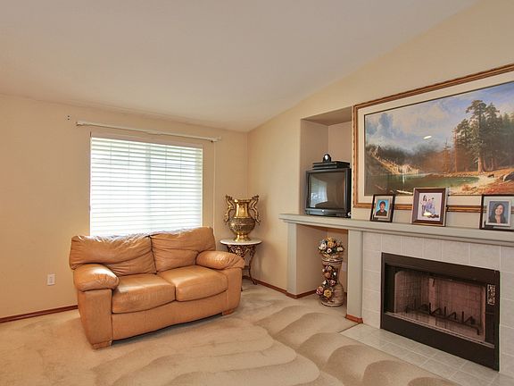 3rd image of 863 SE 71st Ave