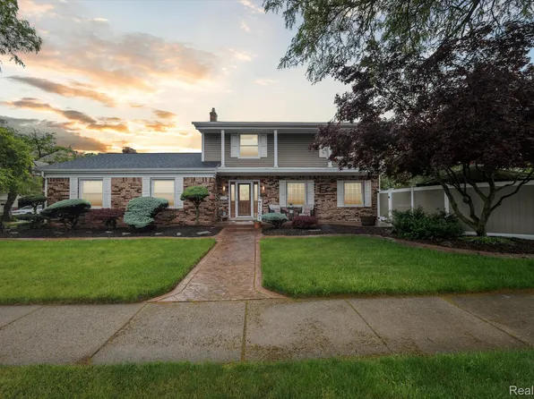 13908 Village Ln, Riverview, MI 48193