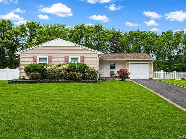 154 Spiral Road, Holtsville, NY 11742