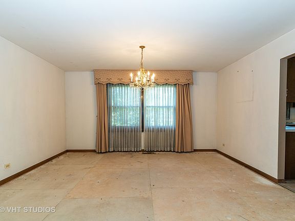 5th image of 459 Butterfield Ct