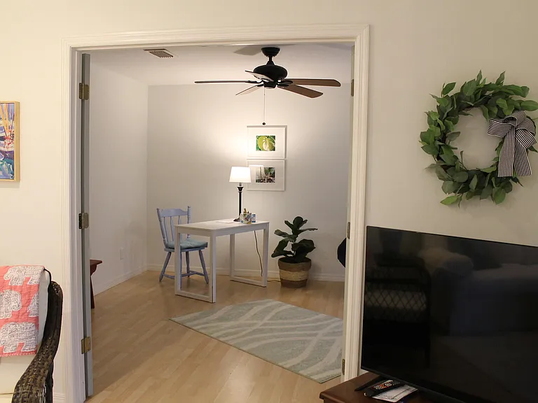 301 SE Castle Ct — Photo 7