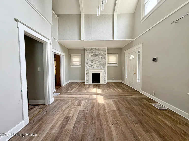 1456 Beech St — Photo 3