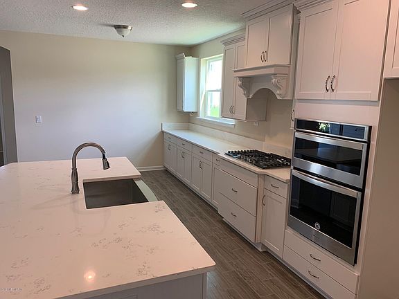 5th image of 933 Laurel Valley Dr