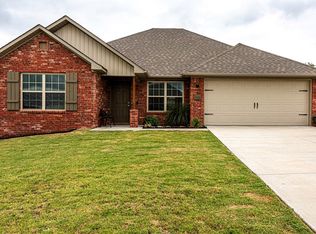 2112 Carlisle St, Gentry, AR 72734