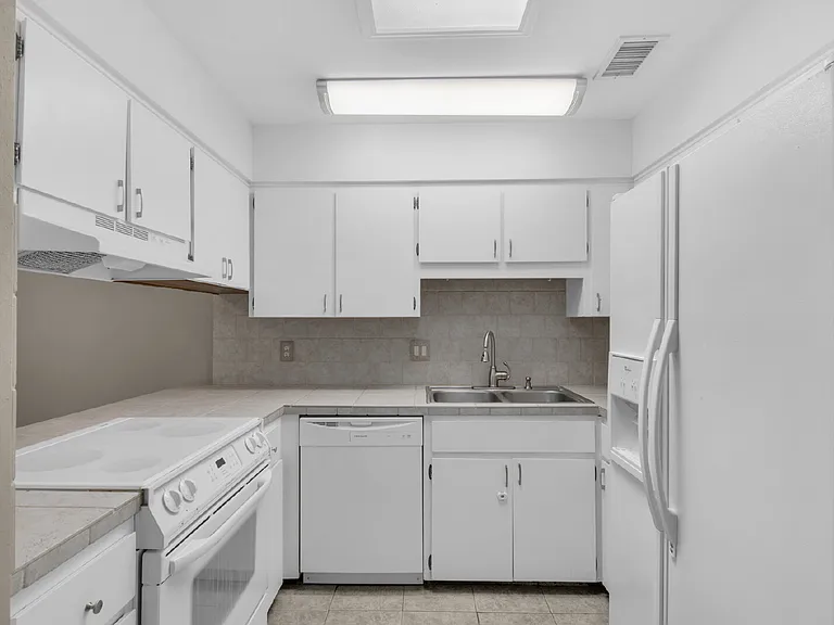62 4th Ave #5 — Photo 9