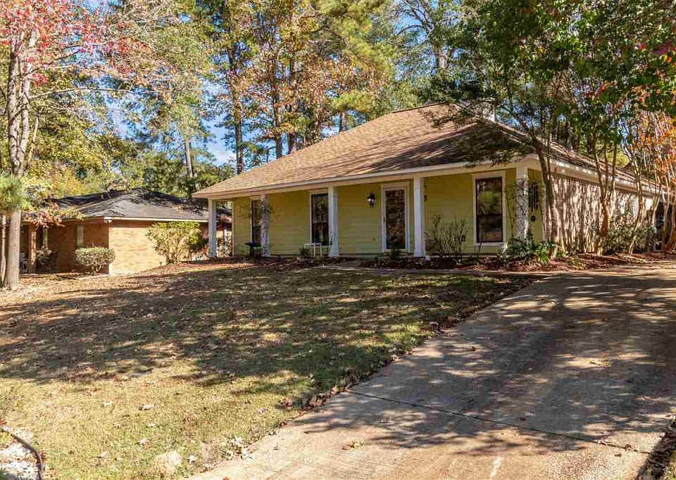 1st image of 448 Greenmont Dr