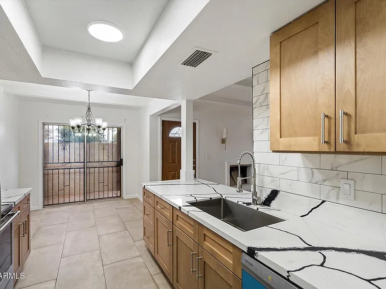 5520 N 77th Pl — Photo 11