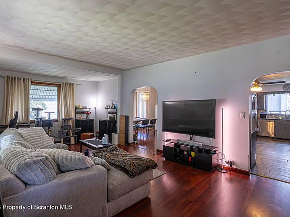 2nd image of 2516 Boulevard Ave