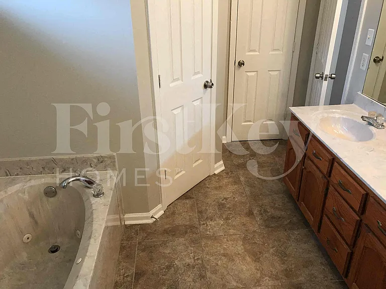 7800 Parkview Cir E — Photo 15