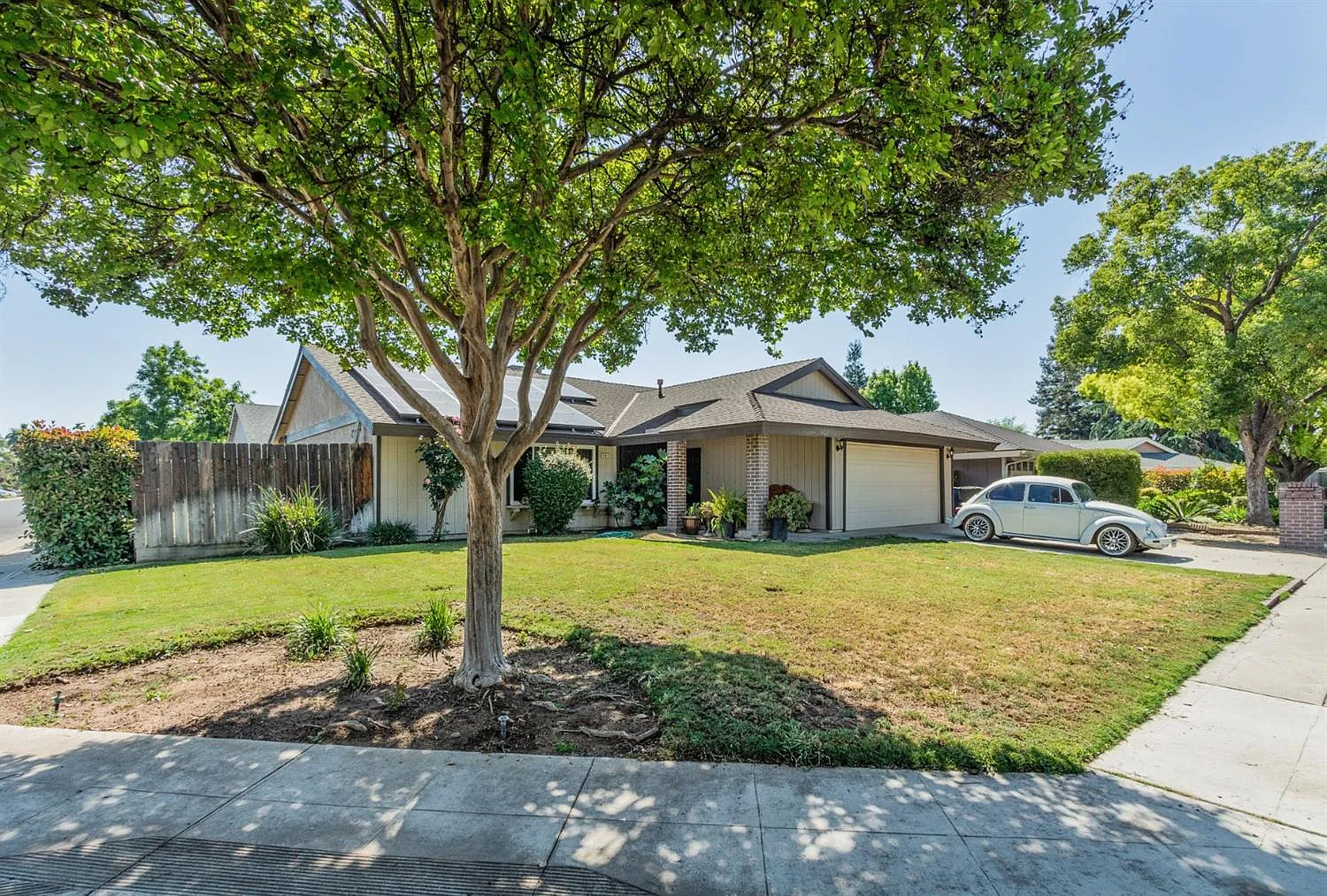 351 Bundy Ave photo 1
