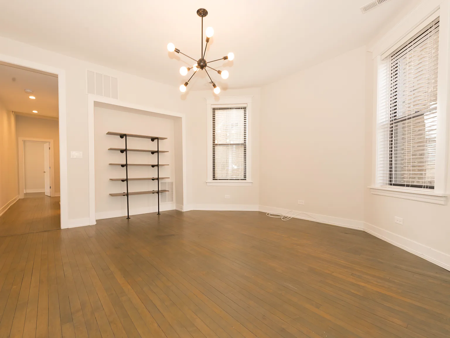 3 bed, 2500 sqft, $3,800 — Photo 4