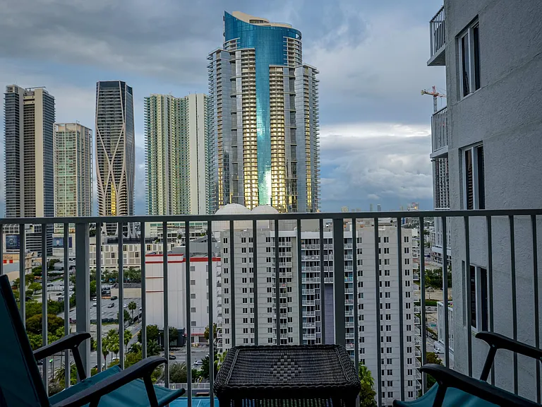 850 N Miami Ave #W-2010 — Photo 3