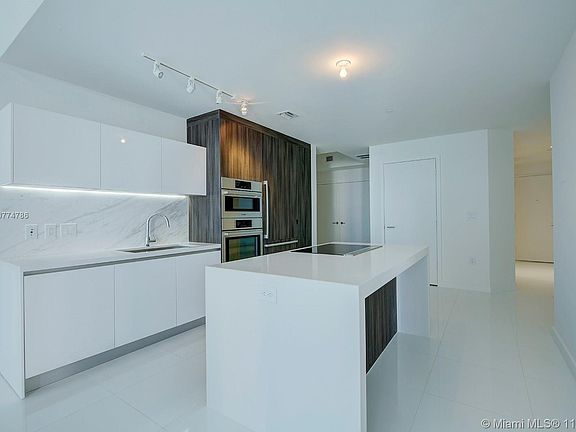 3rd image of 851 NE 1st St #1105