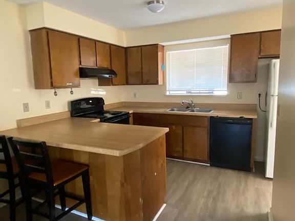 4th image of 311 Oxford Ct