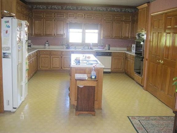 2nd image of 1115 Vineyard Dr SE