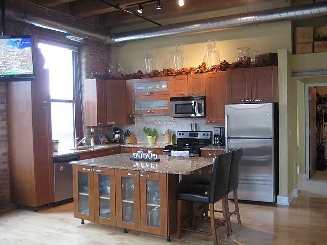 150 E Main St APT 404 photo 1
