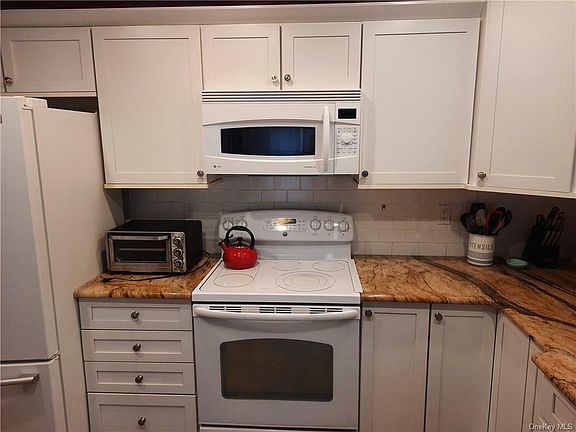 5th image of 578 Sierra Vista Ln