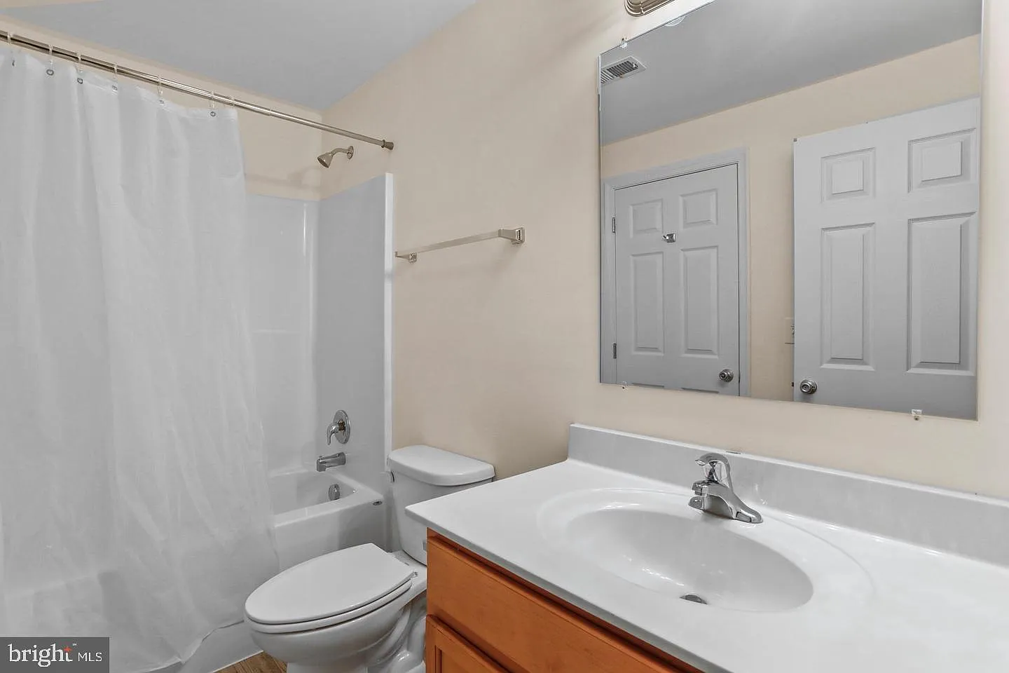 2 bed, 2594 sqft, $1,700 — Photo 3