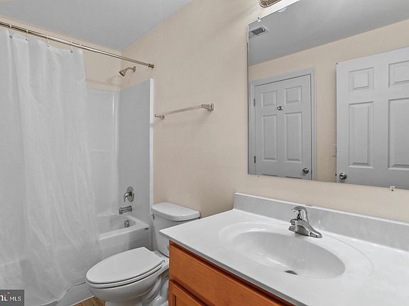 3rd image of 1125 Ewell St