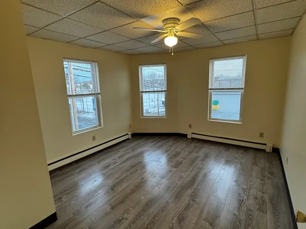 388 Auburn St #2, Manchester, NH 03103