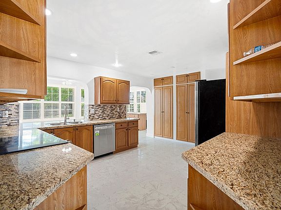 5th image of 6103 NW 71st Avenue