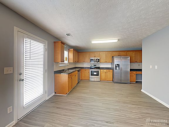 4th image of 2204 Greyton Ct