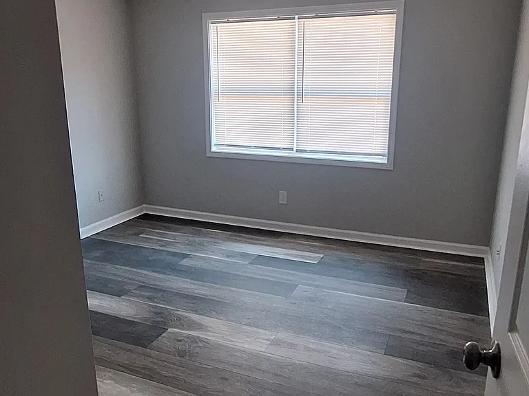 1114 Summer Brook Rd #B — Photo 6
