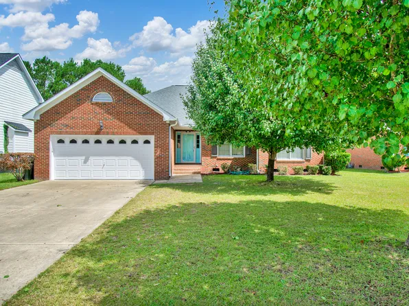 7308 Weathergreen Dr, Fayetteville, NC 28306