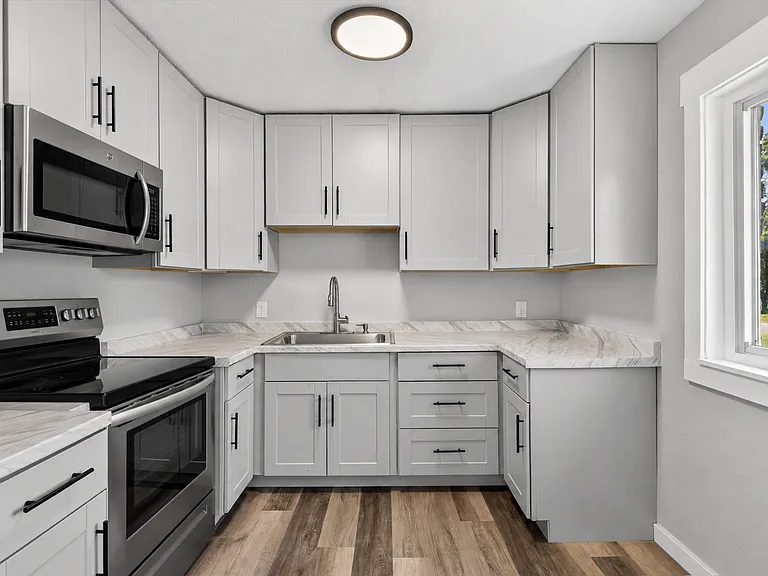 759 Howland Ave #B — Photo 6