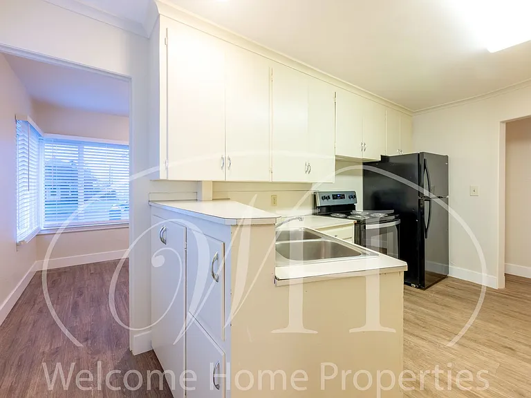 24 NE Ash Ave — Photo 13