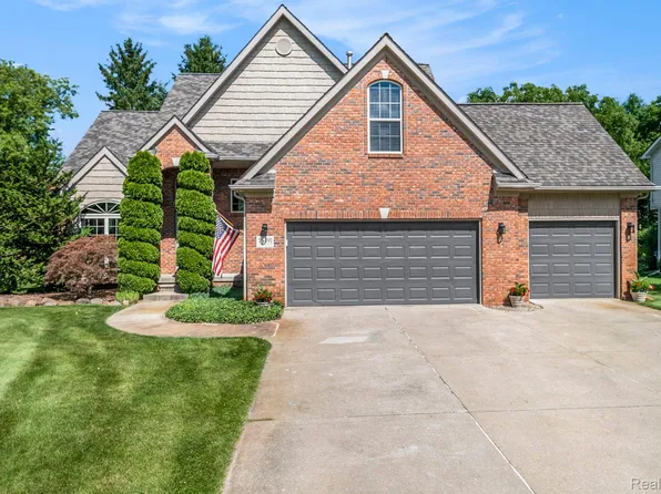 16491 Vintage Dr, Fenton, MI 48430